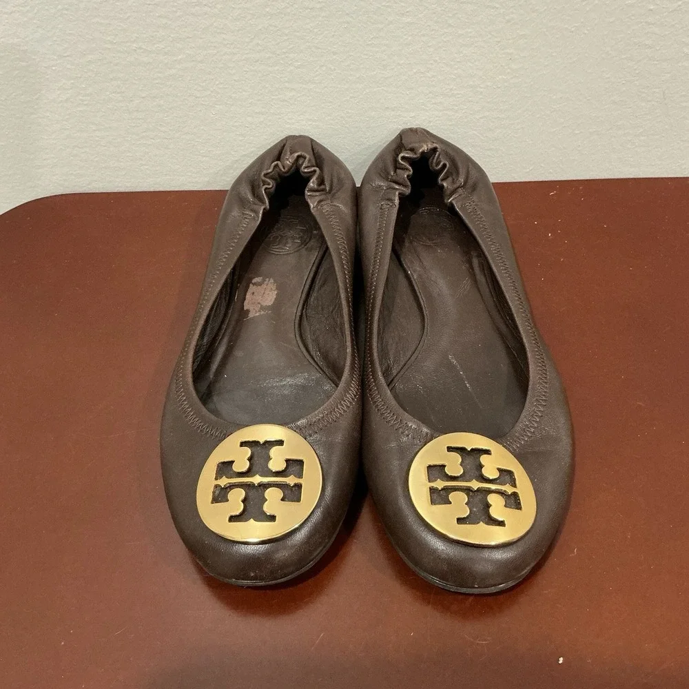 Tory Burch Ballet Shoes Womens 8.5 Reva Flats Brown Leather Gold Logo Preppy Lux